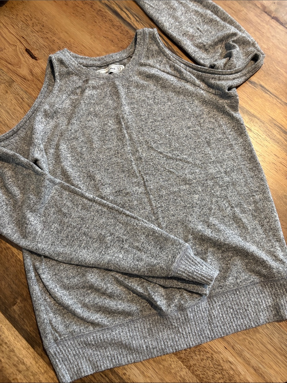 Abercrombie & Fitch Gray Cold-Shoulder Sweater
